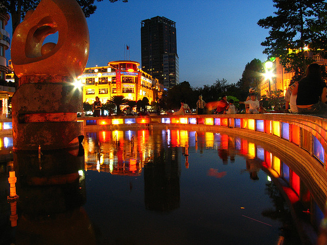 saigon-night